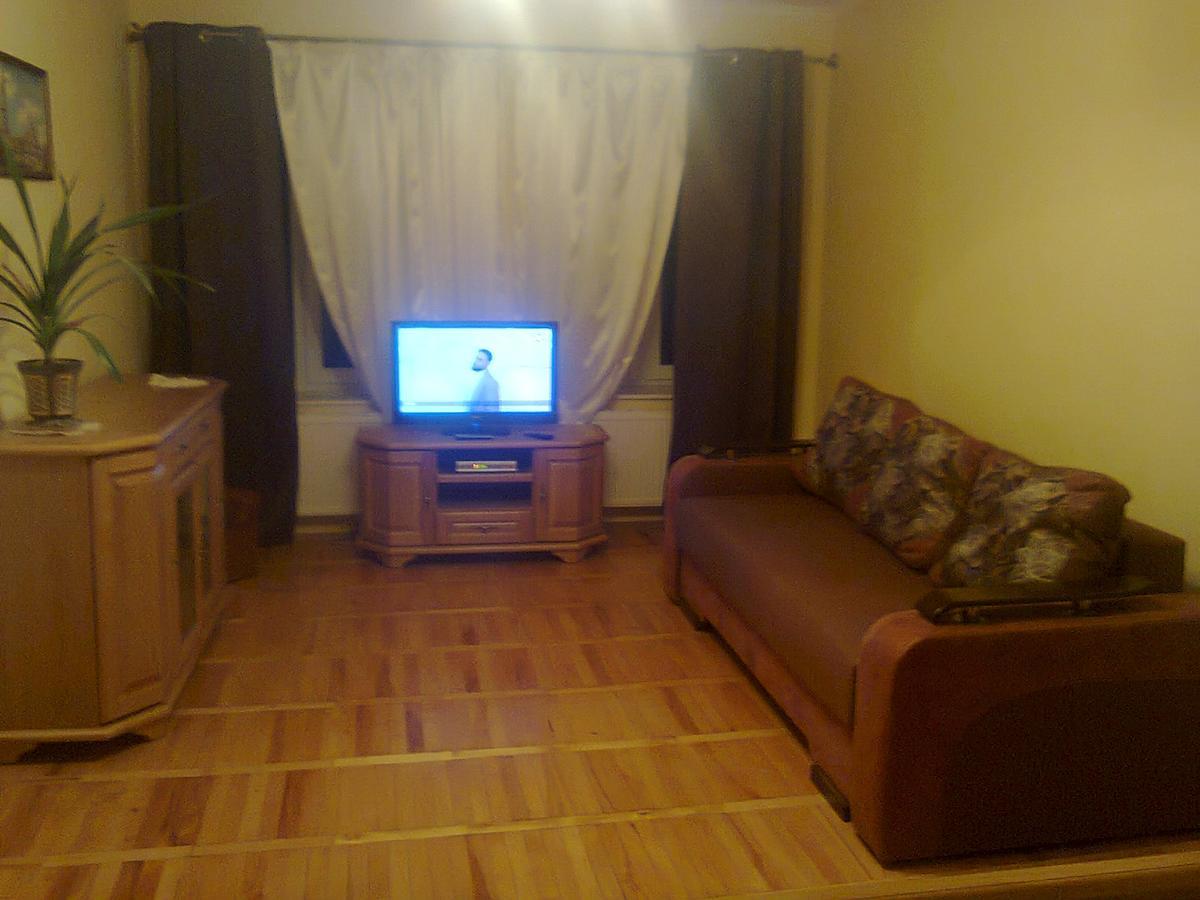 Apartment With Balcony 利沃夫 外观 照片